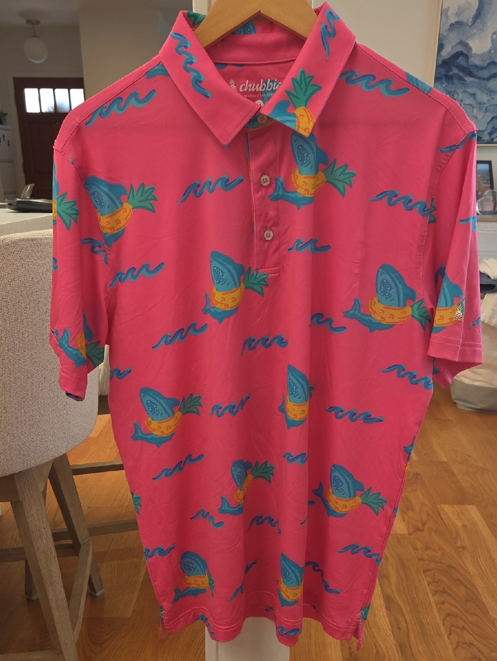 chubbies Men's Pink Golf Polo Shirt with Blue Shark & Yellow Pineapple Print - Picture 1 of 6